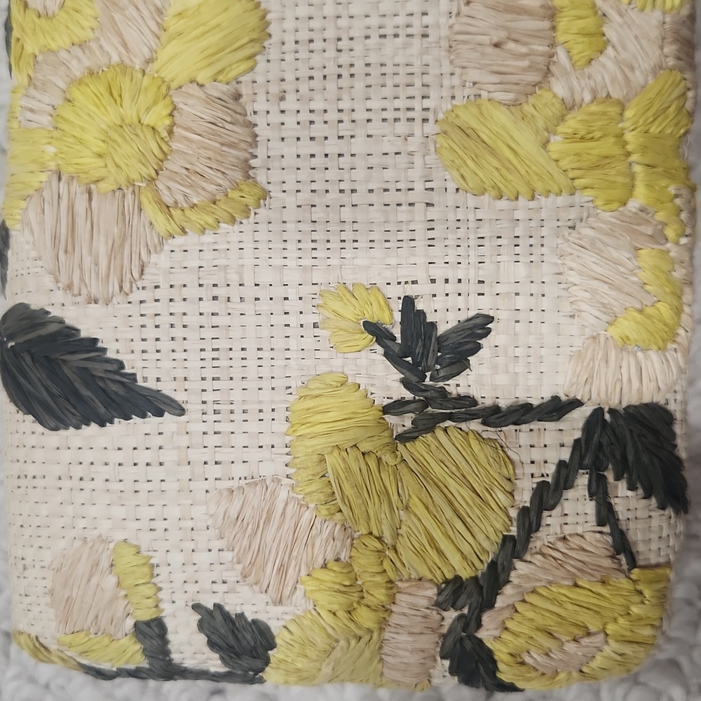 Kayu Floral Embroidered Clutch - Picture 4 of 4